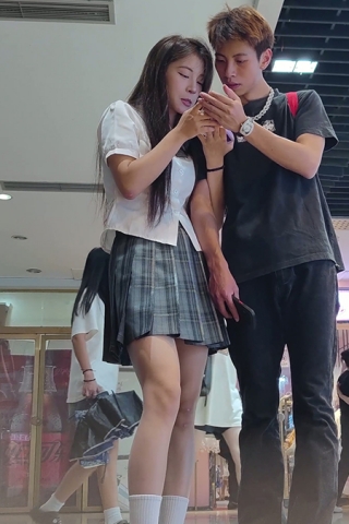 XM188JK小姐姐和男朋友逛街，黑色内内