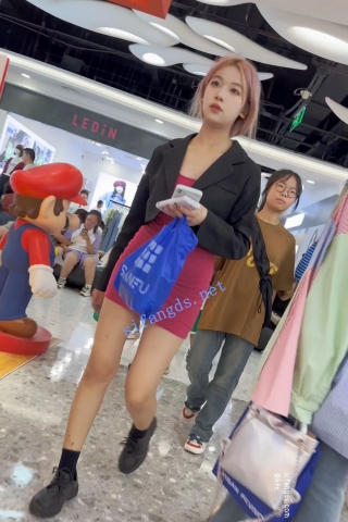 trump1293【KFC】包臀裙学生妹着急回家·黑色内内前后CD