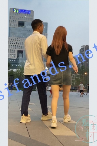 【KKCD㊙️】3221-头发很漂亮的高颜值牛仔裙小姐姐CD