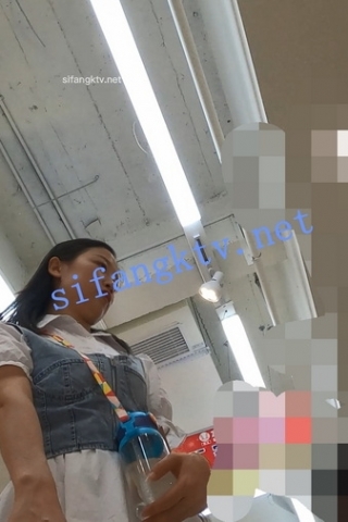 kc539（空城原创）白裙少妇逛商场，蕾丝边粉N包裹肥臀