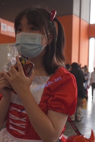 【xxn-327】黑丝女仆小姐姐..撅屁股被拍..内裤夹进屁股缝