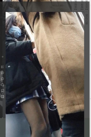 TK345-投稿 原创 抄底黑丝短裙清纯妹子