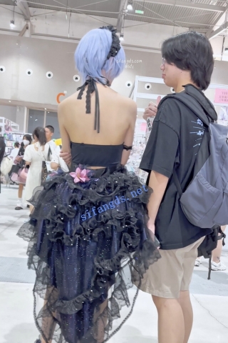 trump1198【KFC】COSER学生妹和男友逛街。短裙白色窄内前后CD