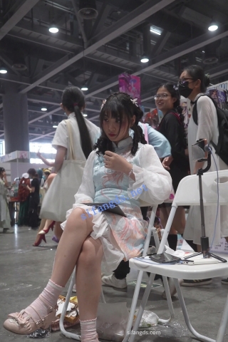 【xxn-234】抄底蕾丝汉服看板娘..性感木耳边微透草莓内裤