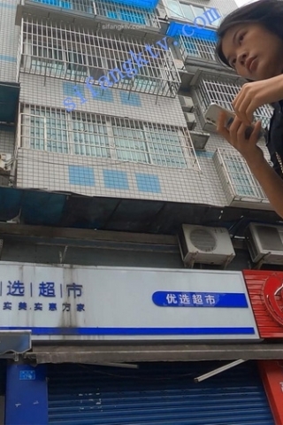 kc366（空城原创）一路跟拍超短黑裙长相一般妹子，肉色NN夹翅膀