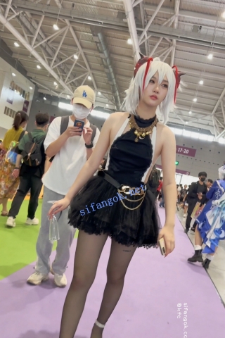 trump1333【KFC】短裙露背装COSER逛街约拍·高跟黑丝袜粉色内前后CD够骚