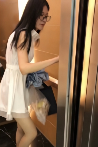 TK247-连衣裙长腿妹子掀裙开闪