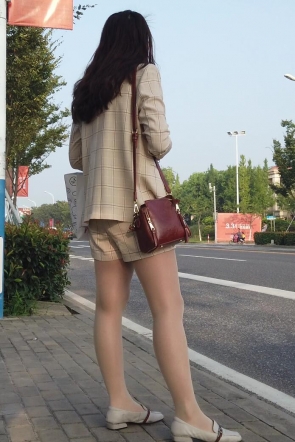 4k街拍站台油亮肉丝