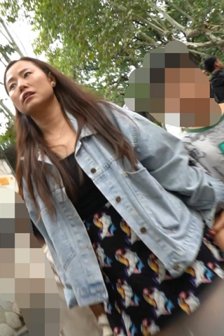 kc1534（空城原创）超短裙小少妇逛公园，薄丝淡绿透明N包裹肥臀