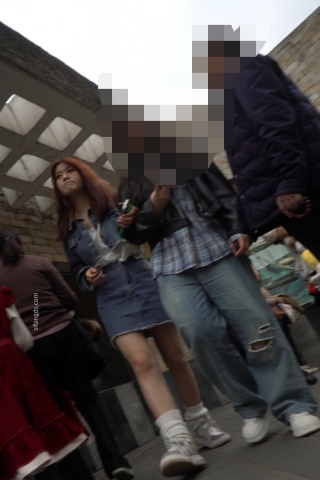 kc1558（空城原创）牛仔裙小姐姐逛公园，米白N包裹肉臀