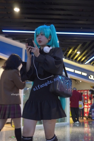 【xxn-238】两次CD初音小姐姐..骚内夹成丁..楼梯抄底大屁股