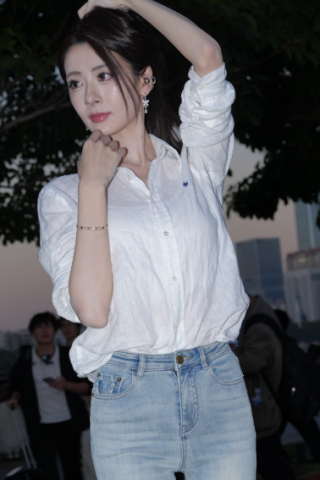 摸拍网红小荔枝超清毛孔级