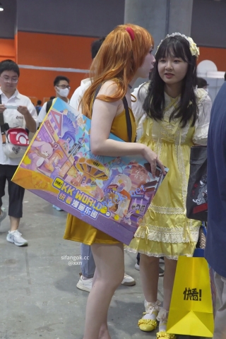 【xxn-338】明日香小姐姐低胸裙露半个球..开裆打底裤露白内