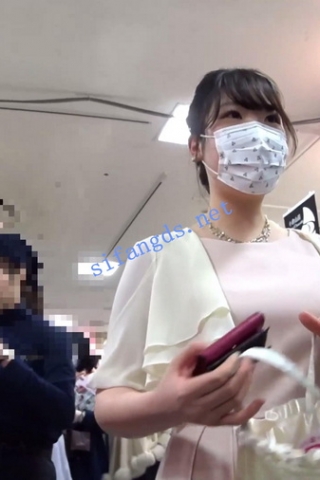 【日产精选】005参加完婚礼的粉裙美女。肉色丝袜半蹲被CD