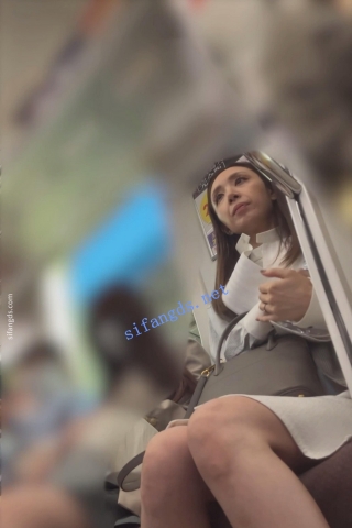 【日产精选】028时尚少妇格纹丁字紧裹肉臀超强视觉冲击