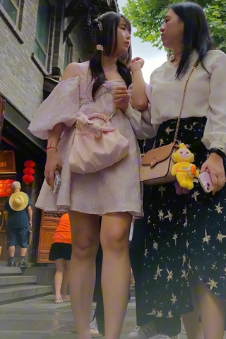 XM083粉色连衣裙微胖小姐姐，白色屁股半透明内