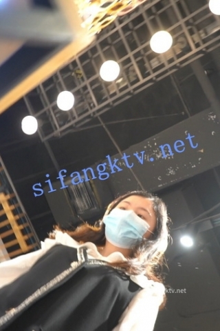 kc735（空城原创）逛商场的黑裙少妇，薄丝紫N包裹肉臀