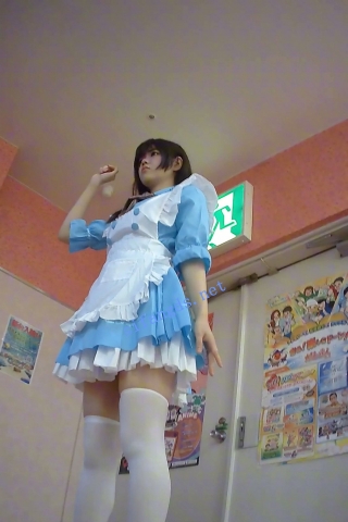 【日产精选】165电玩城女仆店员跳舞。粉骚丁对镜头半蹲