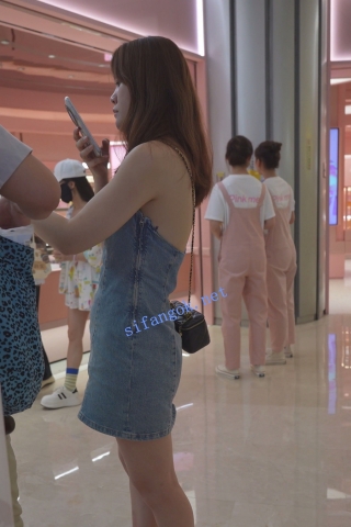 (BC-AA-602)少妇的内裤就是骚..露背牛仔裙少妇两侧露毛连一起