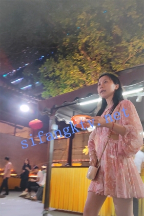 【KXCD】042粉色连衣裙美女和男朋友拜佛球福，白色NN