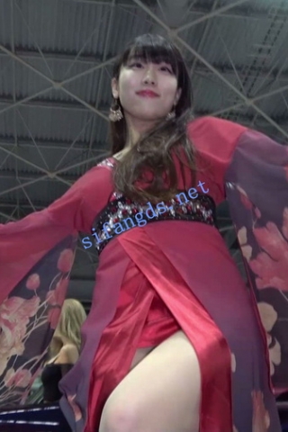 【日产精选】102车展拍摄多位车模。和服肉色丝袜走光