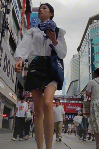 XM081灰色牛仔短裙大长腿小姐姐，黄色内