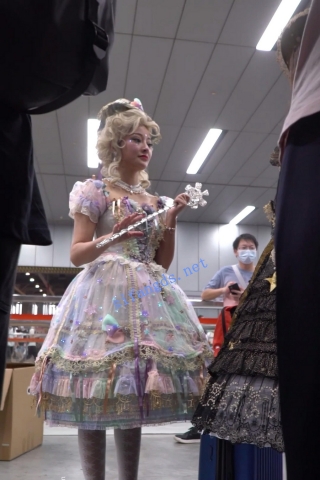 【xxn-147】服装展台模特美女被摄影围拍..白丝配微透内